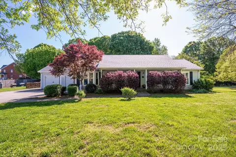 695 Linwood Rd, Mooresville, NC 28115