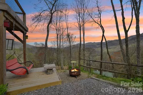 1426 Setzer Cove Rd, Maggie Valley, NC 28751