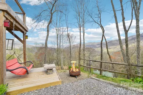 1426 Setzer Cove Rd, Maggie Valley, NC 28751