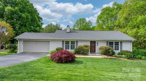 5486 Suttlemyre Ln, Hickory, NC 28601 photo 2