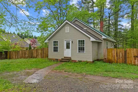 73 Pike Pl, Brevard, NC 28712