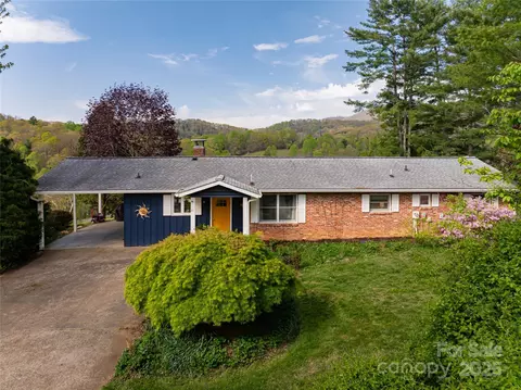 21 Pinnacle Pine Trl, Candler, NC 28715