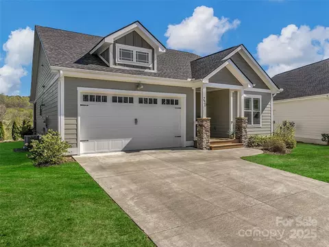 250 Leyland Cir, Hendersonville, NC 28792