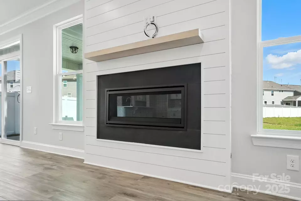 Living - 2012 Embassy Ct, Charlotte, NC 28213 photo 5 of 7