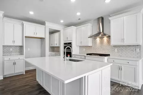 Kitchen - 2012 Embassy Ct, Charlotte, NC 28213 photo 1 of 2