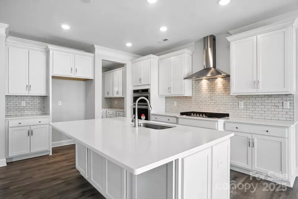 Kitchen - 2012 Embassy Ct, Charlotte, NC 28213 photo 1 of 2