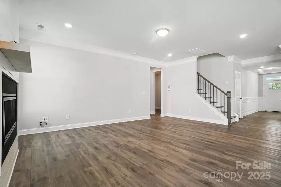 Living - 2012 Embassy Ct, Charlotte, NC 28213 photo 3 of 7