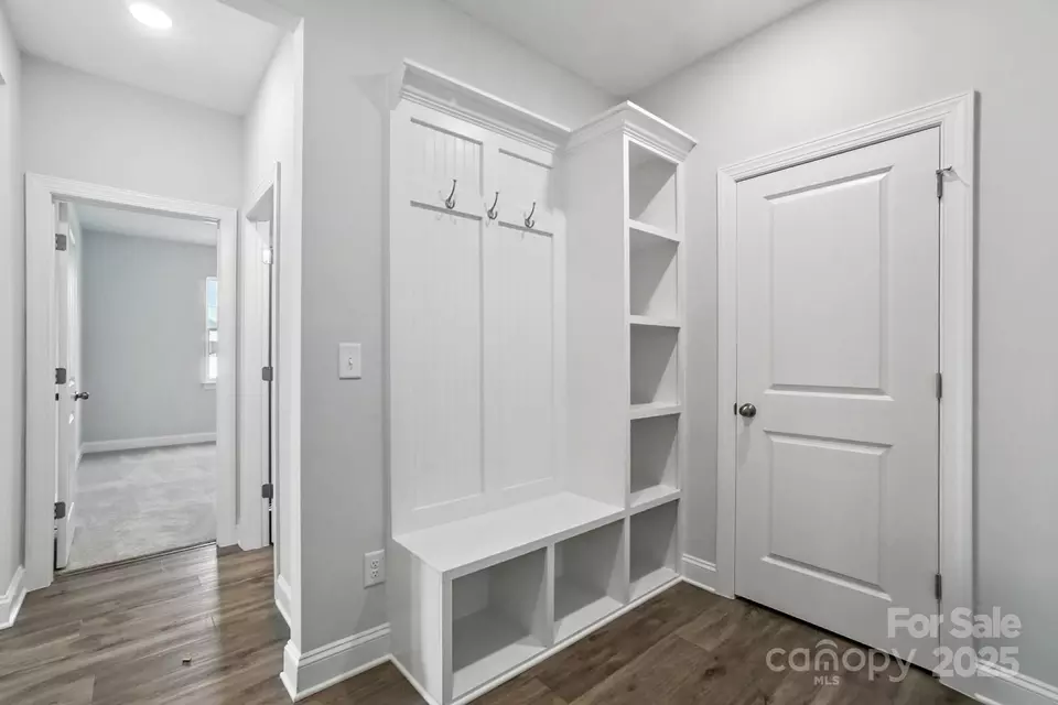 Entry Way - 2012 Embassy Ct, Charlotte, NC 28213 photo 3 of 5