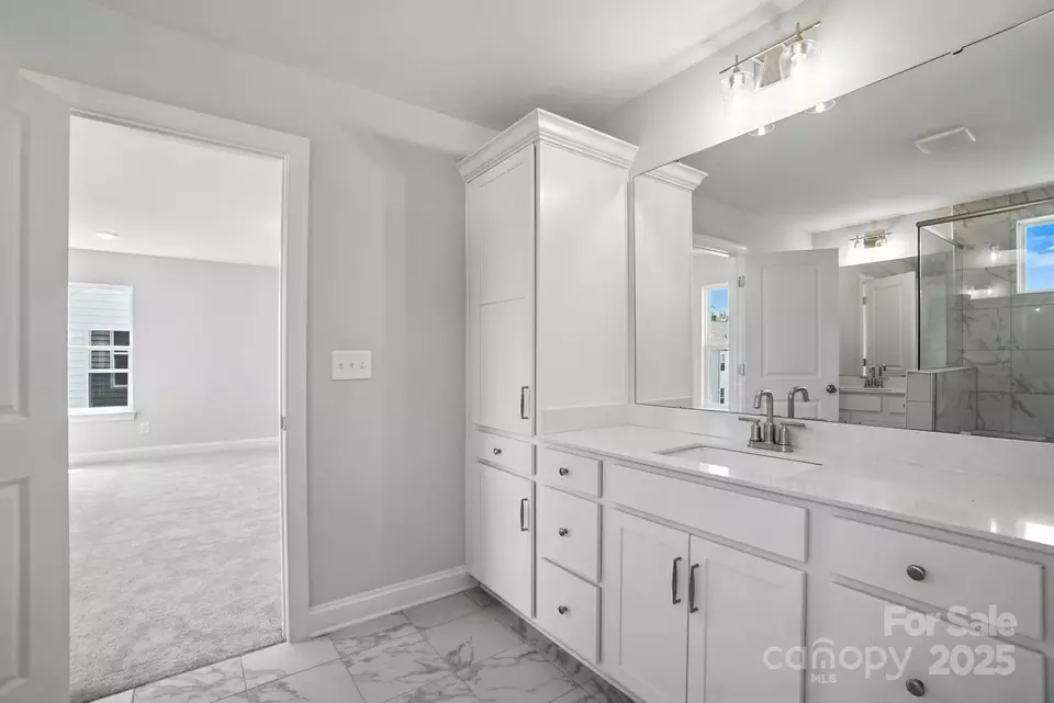 Bath - 2012 Embassy Ct, Charlotte, NC 28213 photo 2 of 2
