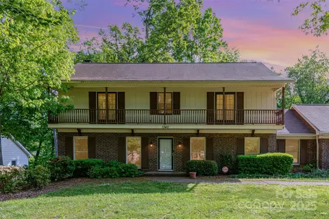 1340 Piccadilly Dr, Charlotte, NC 28211