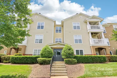9027 Mcdowell Creek Ln, Cornelius, NC 28031