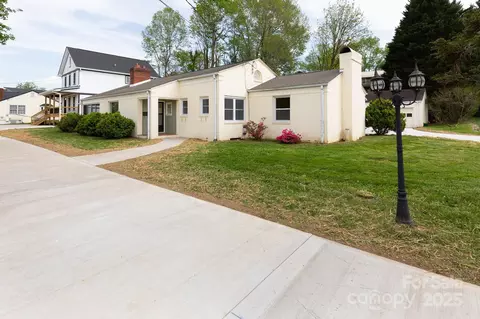 65 Oakley Rd, Asheville, NC 28803