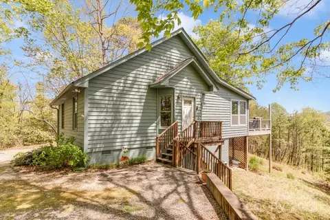 16 Oakview Ln, Saluda, NC 28773