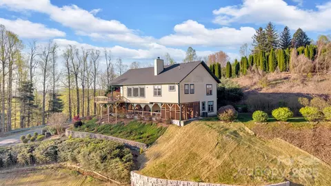 246 Pinnacle Mountain Rd, Zirconia, NC 28790