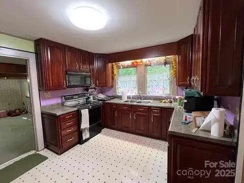 187 E Glenview St, Marion, NC 28752 photo 16