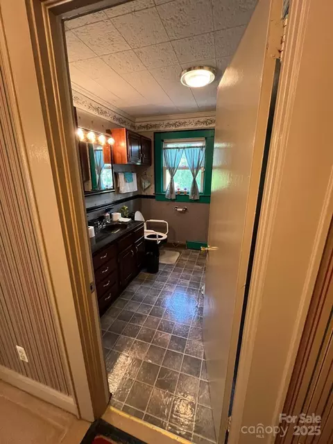 187 E Glenview St, Marion, NC 28752 photo 14