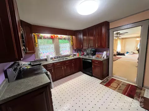 187 E Glenview St, Marion, NC 28752 photo 15