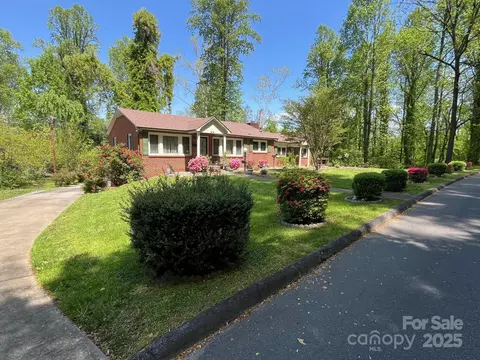 187 E Glenview St, Marion, NC 28752 photo 7