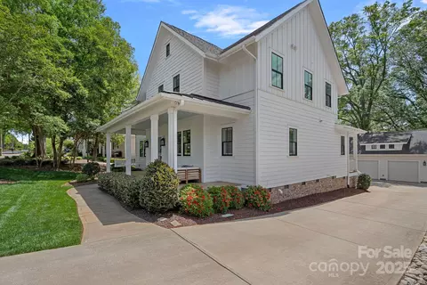 Exterior - 309 Catawba Ave, Davidson, NC 28036 photo 4 of 15