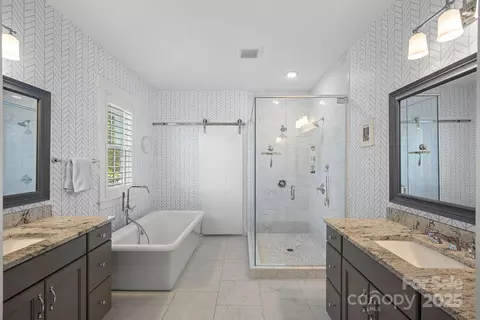 Bath - 309 Catawba Ave, Davidson, NC 28036 photo 3 of 4