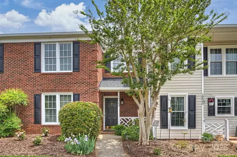 10943 Winterbourne Ct, Charlotte, NC 28277