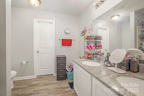Bath - 1125 Silvertrace Dr, Salisbury, NC 28144 photo 1 of 2