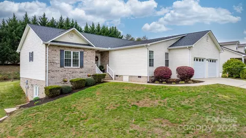 108 White Hall Ln, Hudson, NC 28638