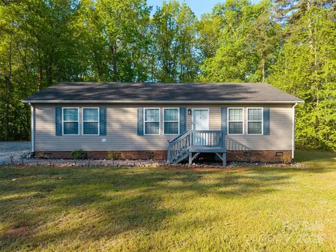 5039 Pine Springs Dr, Bessemer City, NC 28016