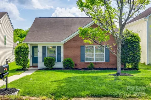 1526 Tuckers Glenn Dr, Rock Hill, SC 29732