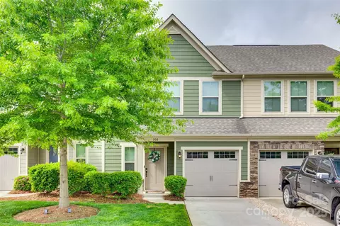 306 Willow Wood Ct, Matthews, NC 28104