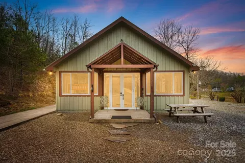 11381 State Hwy 80 N Hwy, Burnsville, NC 28714