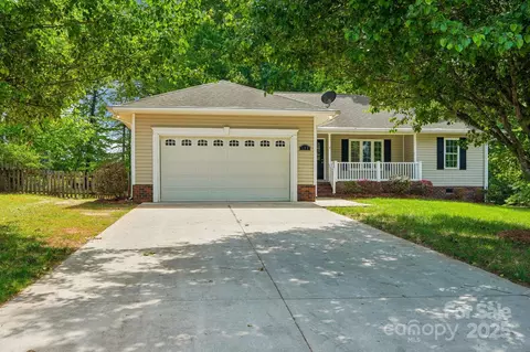 185 Hunters Point Dr, Rockwell, NC 28138