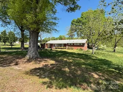 8588 Smith Rd, Kannapolis, NC 28081