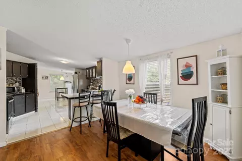Dining - 1106 3rd Sw Ave SW, Hickory, NC 28602 photo 2 of 3
