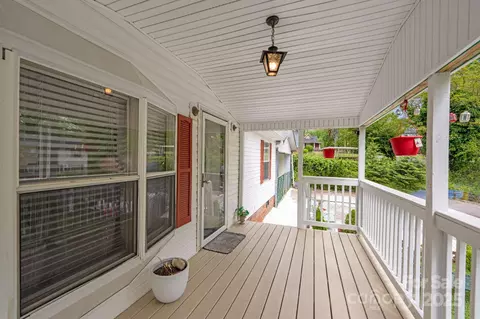 Exterior - 1106 3rd Sw Ave SW, Hickory, NC 28602 photo 3 of 8