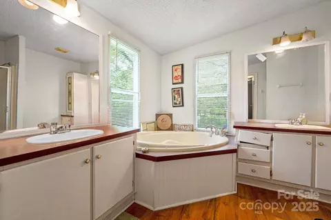 Bath - 1106 3rd Sw Ave SW, Hickory, NC 28602 photo 1 of 3