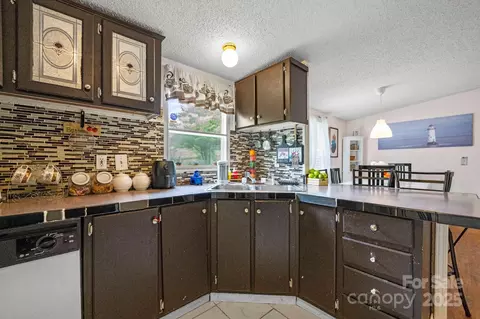 Kitchen - 1106 3rd Sw Ave SW, Hickory, NC 28602 photo 3 of 4