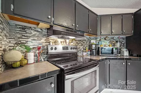 Kitchen - 1106 3rd Sw Ave SW, Hickory, NC 28602 photo 2 of 4