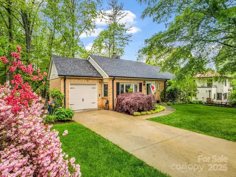 1647 Kensington Rd, Hendersonville, NC 28791