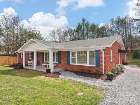 90 Broad St, Waynesville, NC 28786