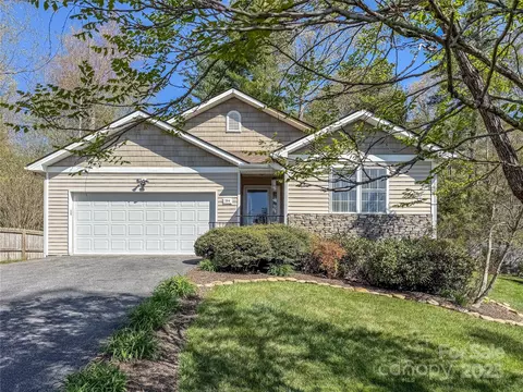 204 Karla Cir, Hendersonville, NC 28739