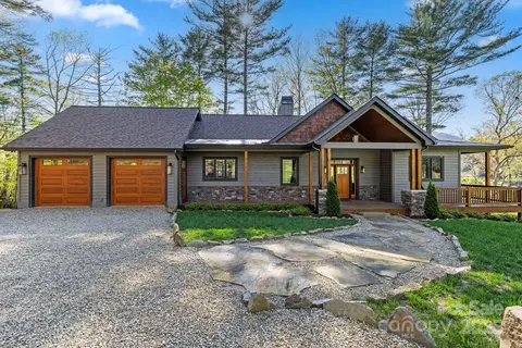 1048 Cherokee Trce, Lake Toxaway, NC 28747