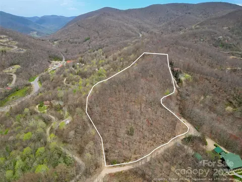 556 Thunderstruck Dr, Maggie Valley, NC 28751