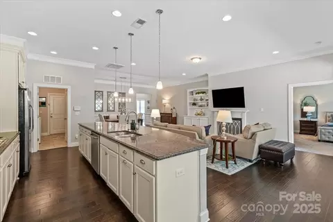 Kitchen - 1356 Rainier Dr, Fort Mill, SC 29708 photo 3 of 5