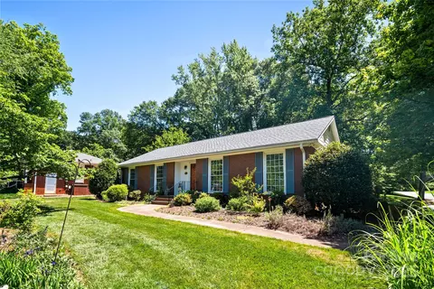 2100 Stonewood Dr, Charlotte, NC 28210