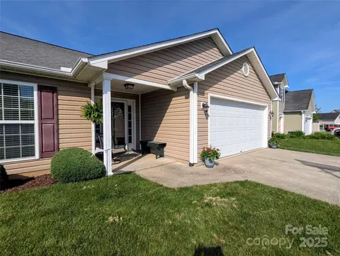 163 W Swift Creek Rd, Fletcher, NC 28732