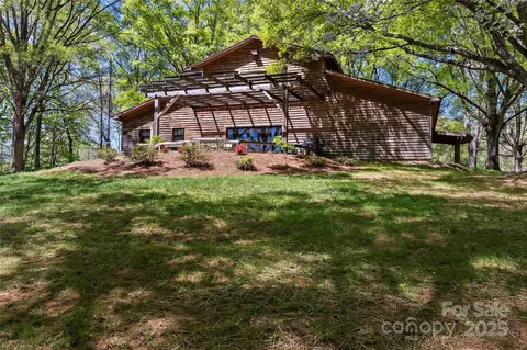 2950 Beroth Rd, Pfafftown, NC 27040