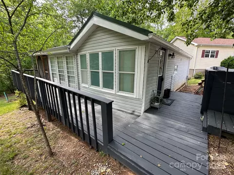 127 Hummingbird Cir, New London, NC 28127