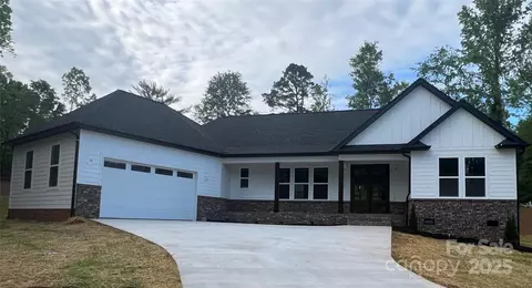 3723 Whitney Ne Dr NE, Hickory, NC 28601
