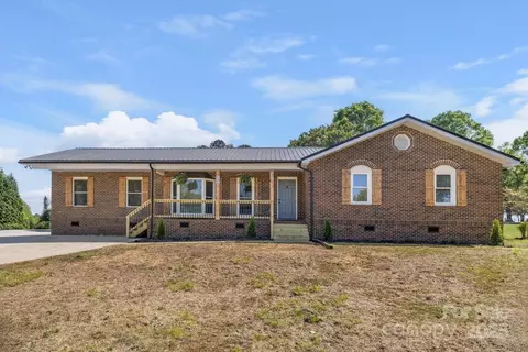 124 Hunters Creek Dr, Mooresville, NC 28115